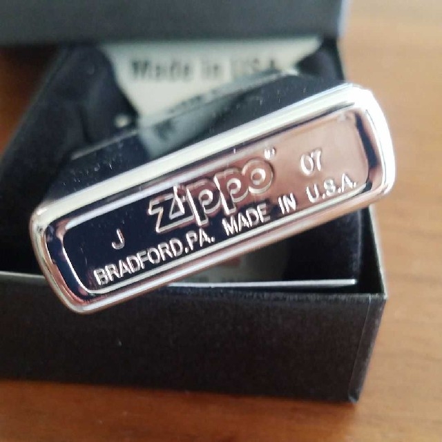 ZIPPO(ジッポー)の【新品】【未使用】シルバー 鏡面仕上げ ハイポリッシュ Zippo メンズのファッション小物(タバコグッズ)の商品写真