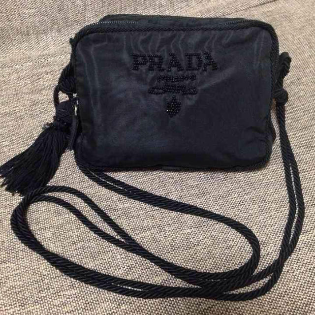 プラダ　ショルダーバッグ　PRADA　ポシェット　ビーズ　赤　レッド 斜め掛けか