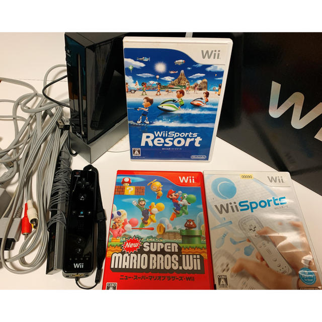 Wii(ウィー)の[本日掲載終了予定]Wii ブラック　ソフト3つ付き エンタメ/ホビーのゲームソフト/ゲーム機本体(家庭用ゲーム機本体)の商品写真