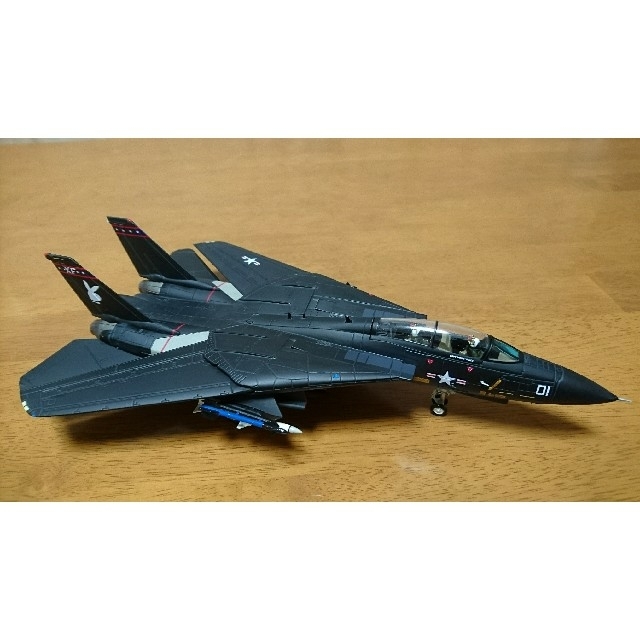 F-14 トムキャット「映画トップガンの機体」 エンタメ/ホビーのおもちゃ/ぬいぐるみ(模型/プラモデル)の商品写真