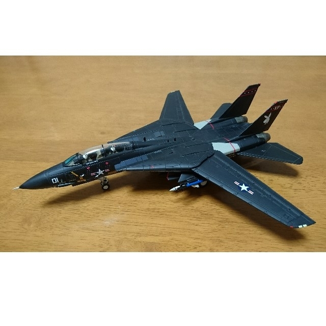 F-14 トムキャット「映画トップガンの機体」 エンタメ/ホビーのおもちゃ/ぬいぐるみ(模型/プラモデル)の商品写真