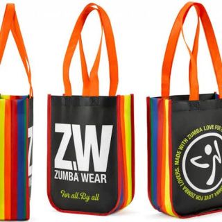 ズンバ(Zumba)の【正規品】ズンバ☆バーシティバッグ 輸入品 新品未使用☆(トレーニング用品)