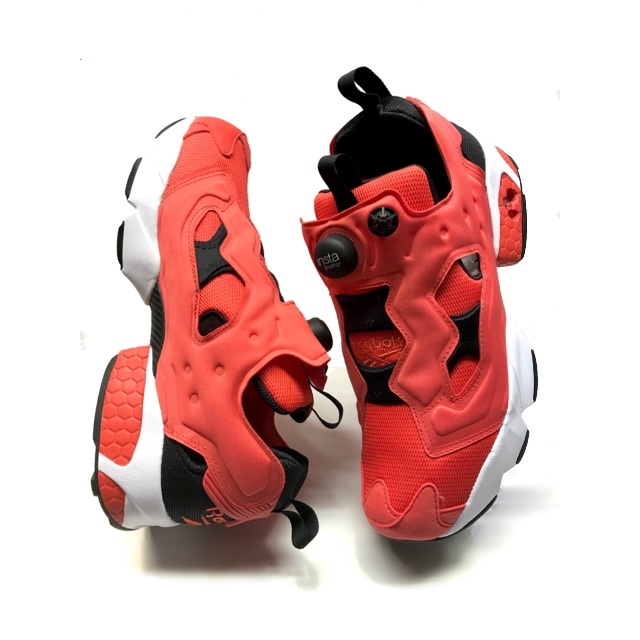 Reebok(リーボック)の【新品】Reebok PUMPFURY OG NM FV4209 24.0cm レディースの靴/シューズ(スニーカー)の商品写真