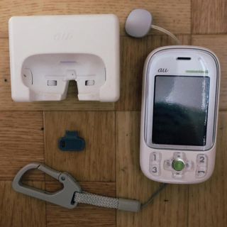 キョウセラ(京セラ)のau mamorino3/マモリーノ3 中古美品(携帯電話本体)