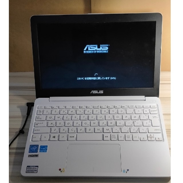 PC/タブレットノートパソコン ASUS vivobook E203NA-464W
