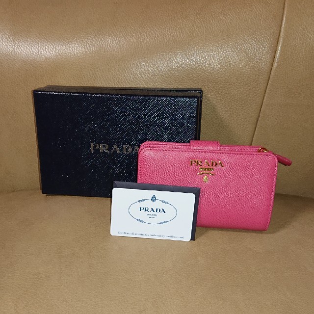 PRADA(プラダ)の★～正月迄限定セール～新品・未使用！PRADA折り財布           レディースのファッション小物(財布)の商品写真