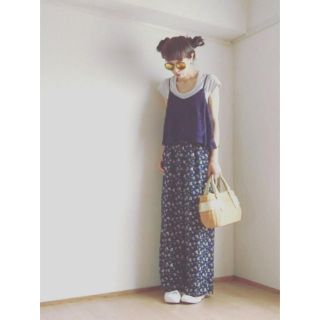 グローバルワーク(GLOBAL WORK)の花柄ストレートワイドパンツ(カジュアルパンツ)