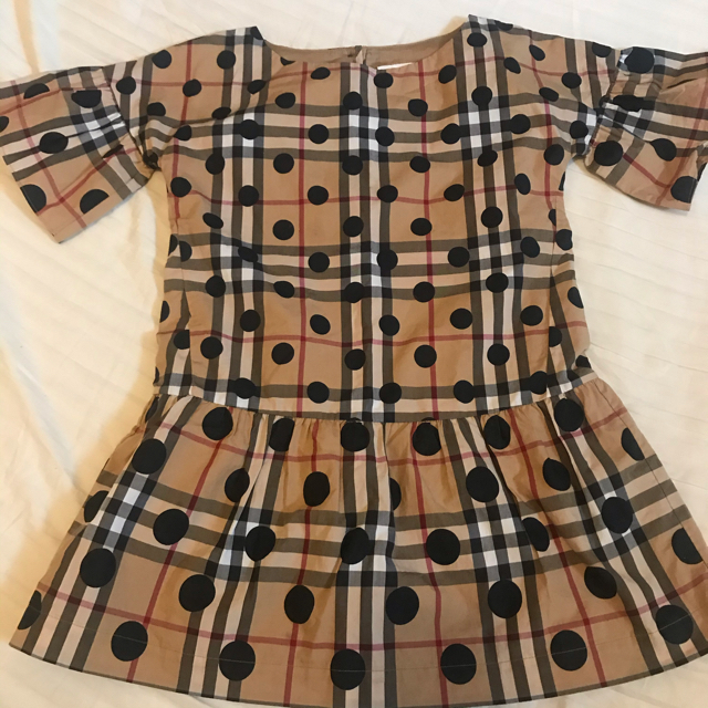 BURBERRY(バーバリー)の未使用　バーバリー　5y110cm ドットワンピース キッズ/ベビー/マタニティのキッズ服女の子用(90cm~)(ワンピース)の商品写真