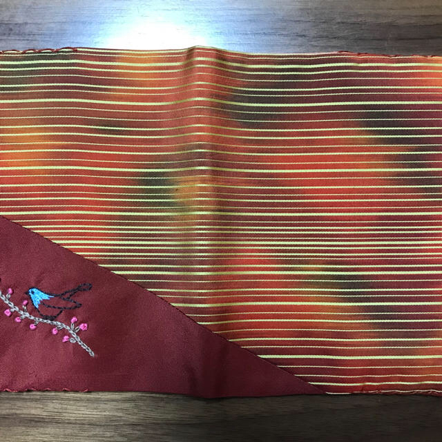 手作り着物生地鳥刺繍単行本カバー ハンドメイドの文具/ステーショナリー(ブックカバー)の商品写真