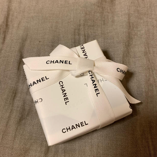 CHANEL ルブラン　トーンアップロージータッチ