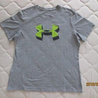 アンダーアーマー(UNDER ARMOUR)のアンダーアーマー　グレーＴシャツ　　XL UNDER ARMOUR(Tシャツ/カットソー(半袖/袖なし))