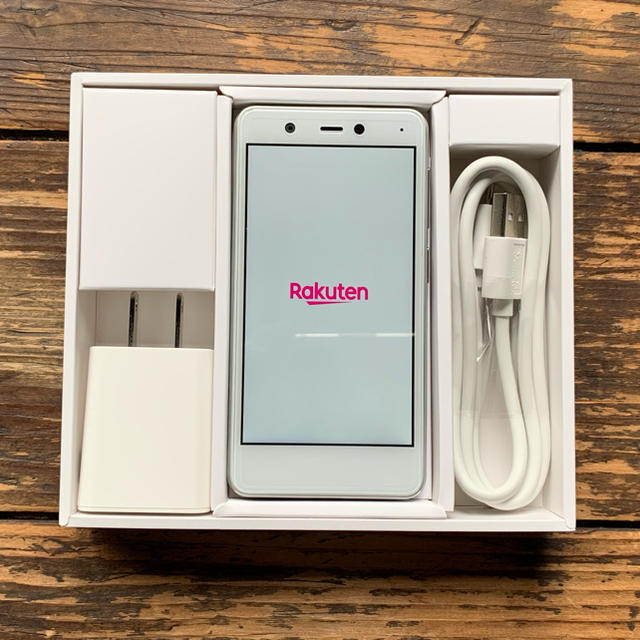 Rakuten(ラクテン)の【新品】楽天mini ホワイト スマホ/家電/カメラのスマートフォン/携帯電話(スマートフォン本体)の商品写真