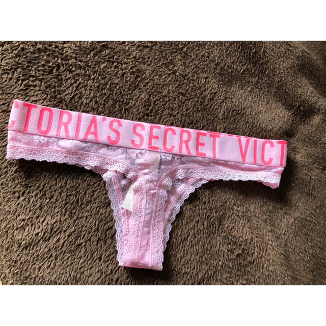 Victoria's Secret(ヴィクトリアズシークレット)の【VICTORIA’S SECRETPINK Logo Lace Thong① レディースの下着/アンダーウェア(ショーツ)の商品写真