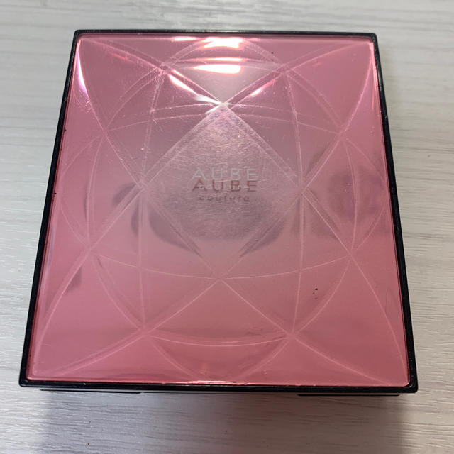 AUBE couture(オーブクチュール)の値下げ！オーブクチュール　アイシャドウ コスメ/美容のベースメイク/化粧品(アイシャドウ)の商品写真