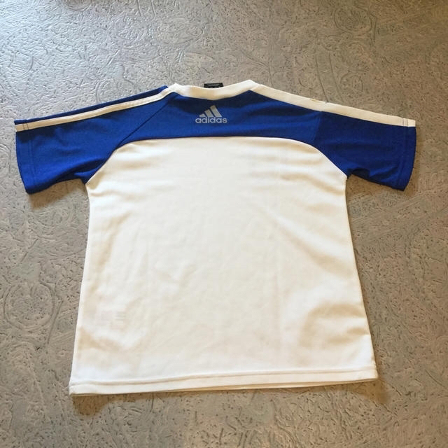 adidas 120cm  Tシャツ キッズ/ベビー/マタニティのキッズ服男の子用(90cm~)(Tシャツ/カットソー)の商品写真