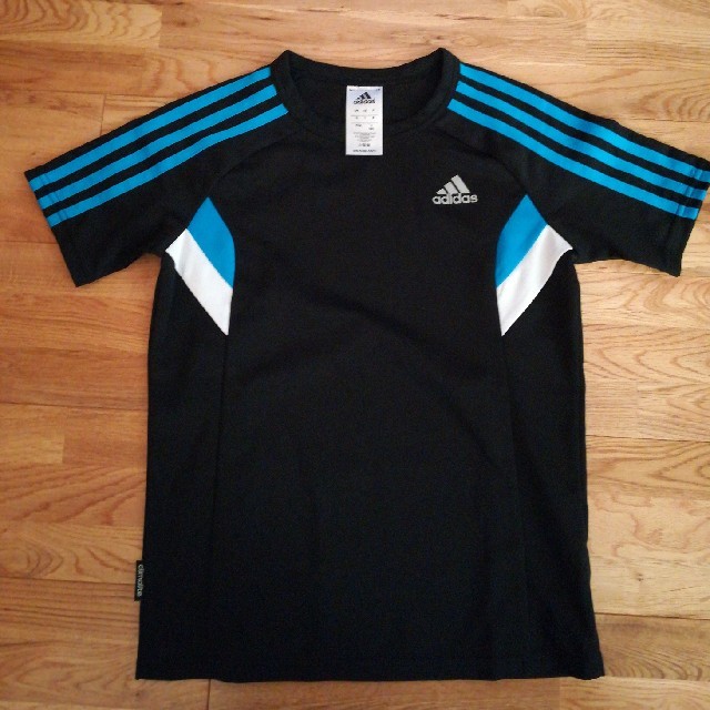 adidas(アディダス)のadidas 黒ハーフパンツ 150cmとTシャツ140cm スポーツ/アウトドアのサッカー/フットサル(ウェア)の商品写真