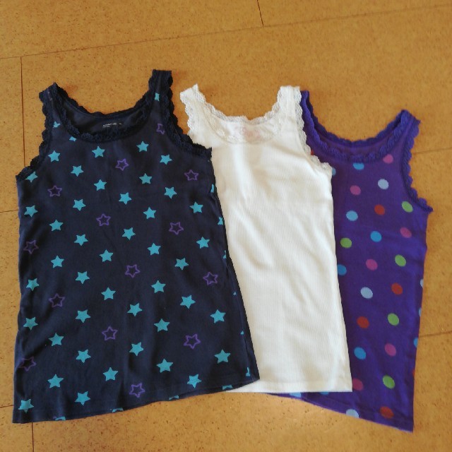 GAP(ギャップ)のGAP タンクトップ 130センチ　3枚セット キッズ/ベビー/マタニティのキッズ服女の子用(90cm~)(Tシャツ/カットソー)の商品写真