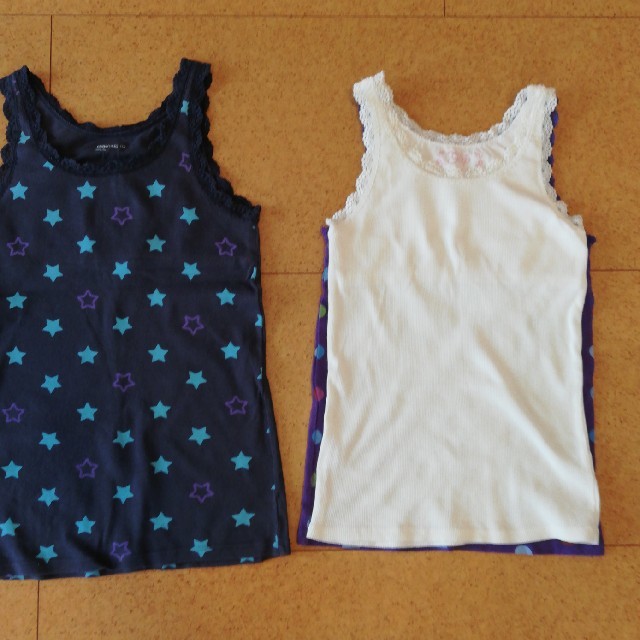 GAP(ギャップ)のGAP タンクトップ 130センチ　3枚セット キッズ/ベビー/マタニティのキッズ服女の子用(90cm~)(Tシャツ/カットソー)の商品写真