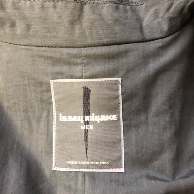 ISSEY MIYAKE(イッセイミヤケ)のイッセイミヤケ　スプリングコート メンズのジャケット/アウター(ステンカラーコート)の商品写真
