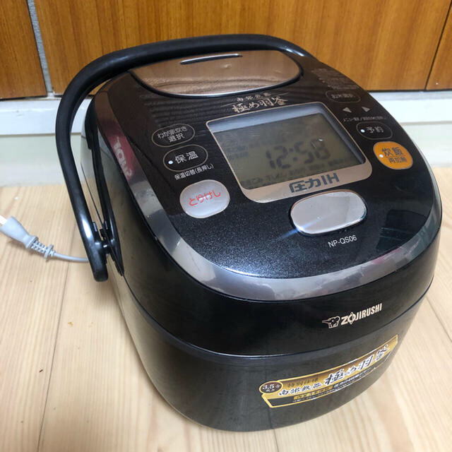 象印(ゾウジルシ)のzoujirushi 南部鉄器 極め羽釜 圧力IH NP-QS06  スマホ/家電/カメラの調理家電(炊飯器)の商品写真