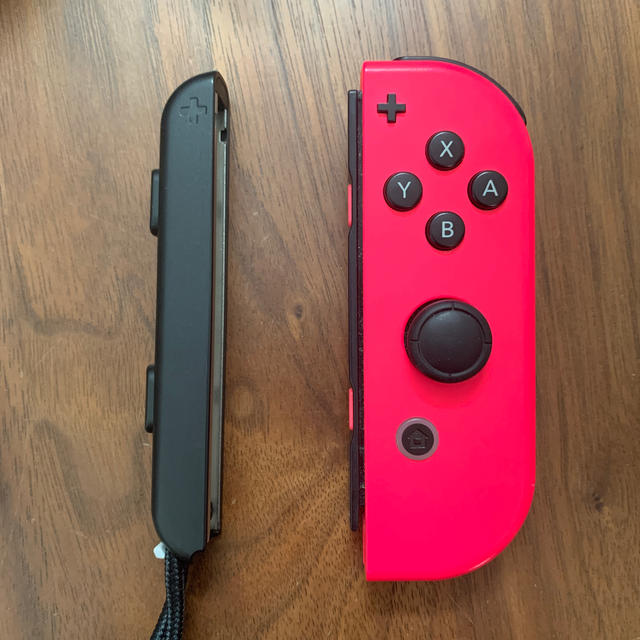 Nintendo Switch(ニンテンドースイッチ)のニンテンドースイッチ　ジョイコン  右　ネオピンク エンタメ/ホビーのゲームソフト/ゲーム機本体(その他)の商品写真