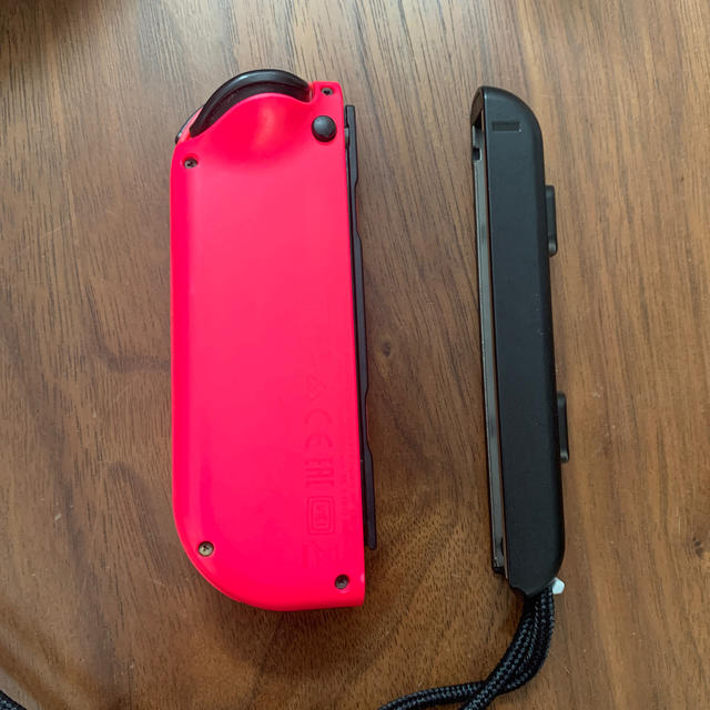 Nintendo Switch(ニンテンドースイッチ)のニンテンドースイッチ　ジョイコン  右　ネオピンク エンタメ/ホビーのゲームソフト/ゲーム機本体(その他)の商品写真