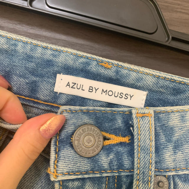 AZUL by moussy(アズールバイマウジー)のデニムタイトスカート レディースのスカート(ひざ丈スカート)の商品写真