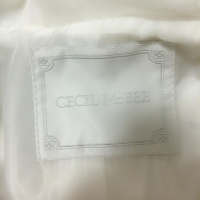 CECIL McBEE(セシルマクビー)のセシル♡今季ホワイトダッフル レディースのジャケット/アウター(ダッフルコート)の商品写真