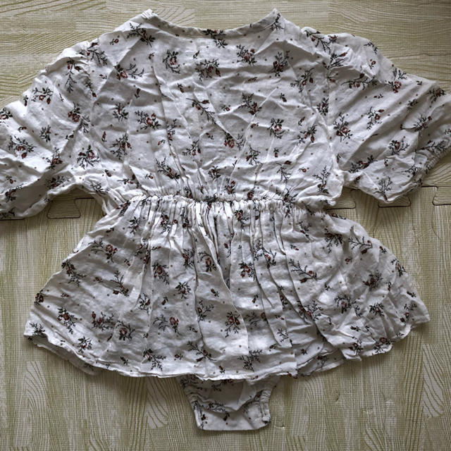 モンべべ　花柄ロンパース キッズ/ベビー/マタニティのキッズ服女の子用(90cm~)(ワンピース)の商品写真