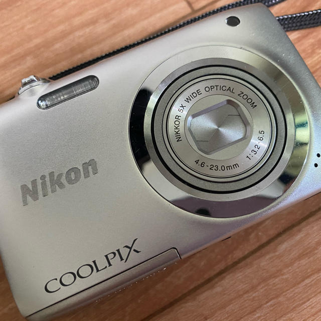 Nikon COOLPIX A100 シルバー　デジカメ