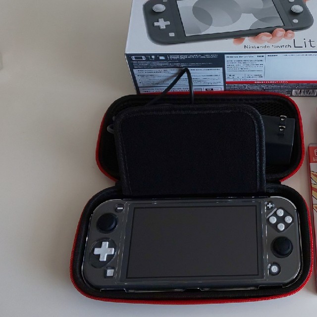 Nintendo Switch(ニンテンドースイッチ)のNintendo Switch Lite 本体 グレー   ケース付き エンタメ/ホビーのゲームソフト/ゲーム機本体(携帯用ゲーム機本体)の商品写真