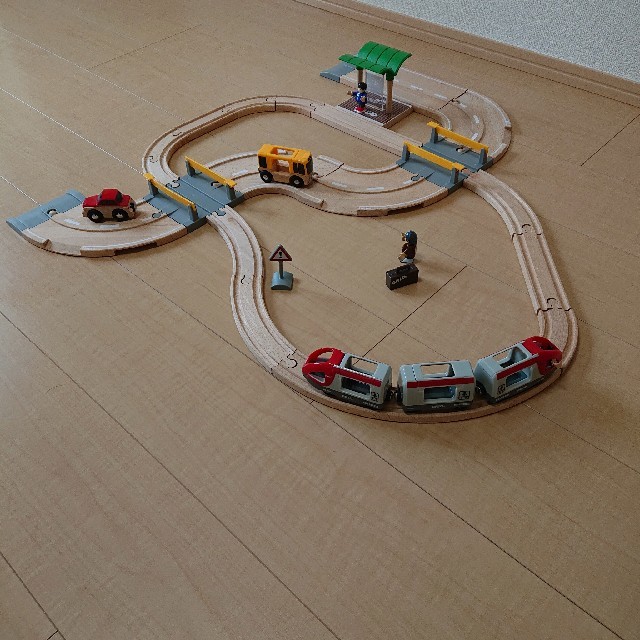 BRIO(ブリオ)のBRIO レール&ロード トラベルセット キッズ/ベビー/マタニティのおもちゃ(電車のおもちゃ/車)の商品写真