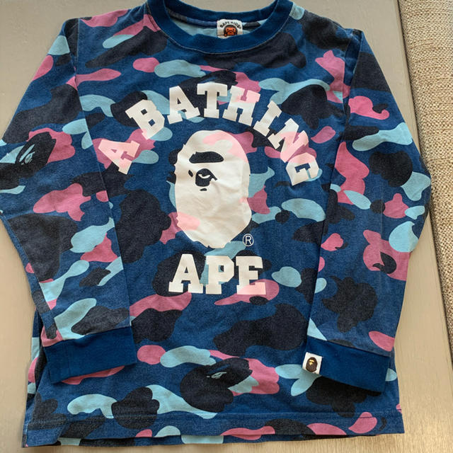 A BATHING APE(アベイシングエイプ)の♡ APE 迷彩柄　ロンT 130 ♡ キッズ/ベビー/マタニティのキッズ服男の子用(90cm~)(Tシャツ/カットソー)の商品写真