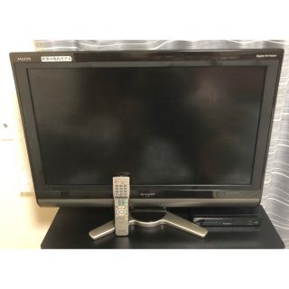 アクオス(AQUOS)のDVDプレイヤー付き　世界の亀山モデル　テレビ　32Ｖ2009年製　リモコン付き(テレビ)