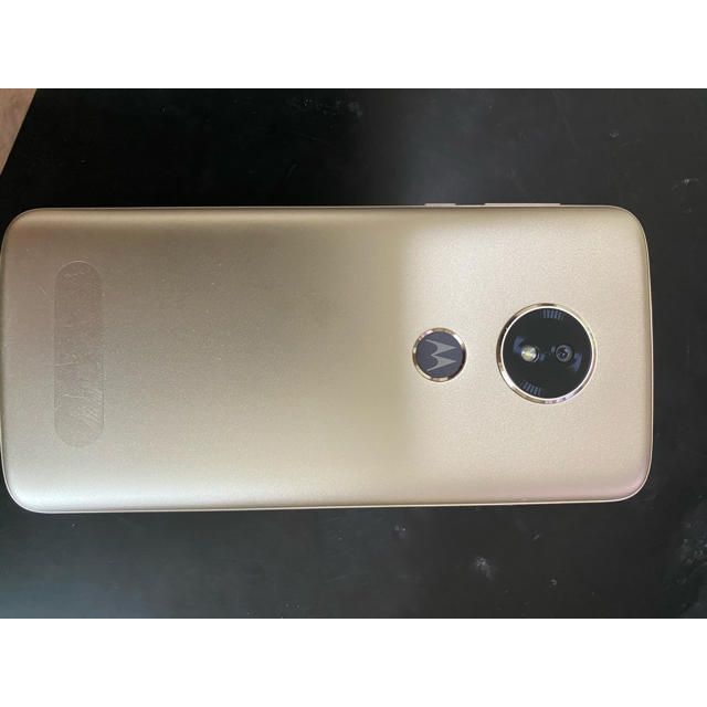 モトローラ　E5  ファインゴールド　スマホ スマホ/家電/カメラのスマートフォン/携帯電話(スマートフォン本体)の商品写真