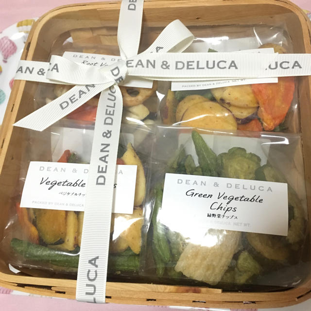 DEAN & DELUCA(ディーンアンドデルーカ)のDean&Deluca ベジタブルチップス 食品/飲料/酒の食品(菓子/デザート)の商品写真
