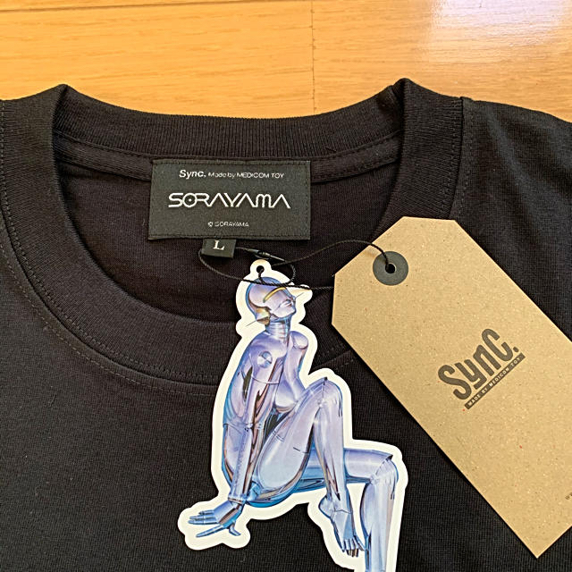 MEDICOM TOY(メディコムトイ)の【新品】Sync.× HAJIME SORAYAMA byMEDICOM TOY メンズのトップス(Tシャツ/カットソー(半袖/袖なし))の商品写真