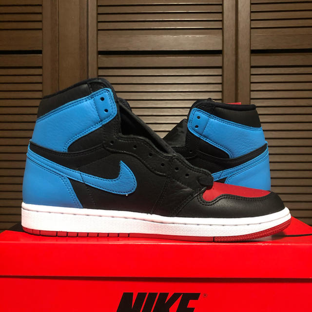 NIKE WMNS AIR JORDAN 1 HIGH OG UNC