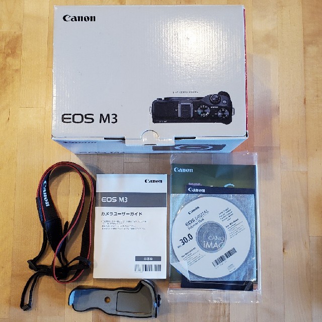 デジタル一眼キャノン イオス Canon EOS M3 本体 + 単焦点レンズ 24時間発送