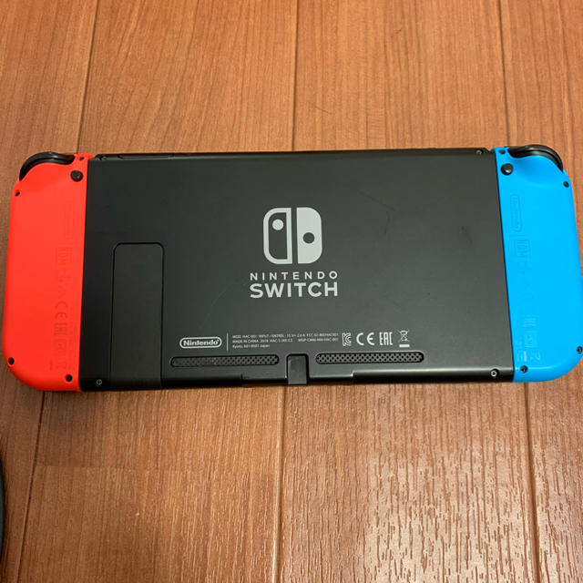 任天堂　Switch 本体