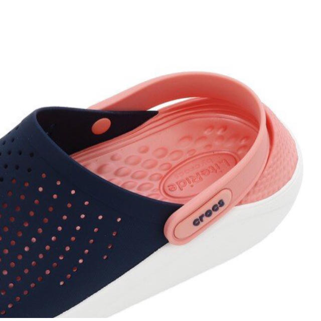 crocs(クロックス)のクロックス ライトライド 25㎝ 新品 新素材 サンダル レディースの靴/シューズ(サンダル)の商品写真