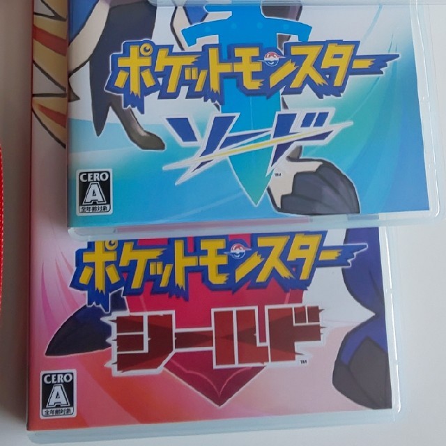 ポケモン(ポケモン)のNintendo Switch ポケットモンスター ソード & シールド エンタメ/ホビーのゲームソフト/ゲーム機本体(携帯用ゲームソフト)の商品写真