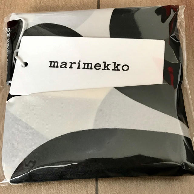 marimekko(マリメッコ)のマリメッコ　エコバッグ　ホワイトブラック レディースのバッグ(エコバッグ)の商品写真