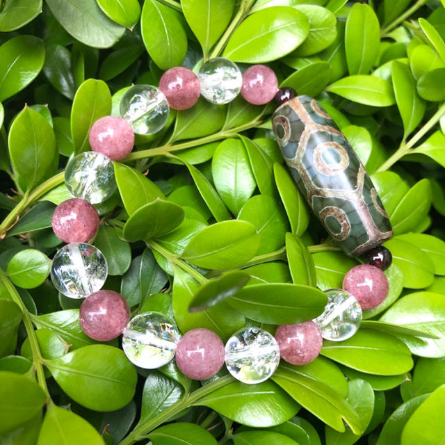 sold】亀甲九眼天珠 & ストロベリー & 水晶 のブレスレット-