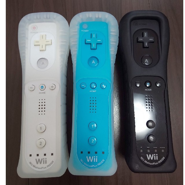Wii(ウィー)のWii リモコン＆カバー ３本セット エンタメ/ホビーのゲームソフト/ゲーム機本体(その他)の商品写真