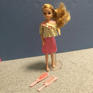 タカラトミー(Takara Tomy)のリカちゃん人形1 お洋服とクシのセット(キャラクターグッズ)