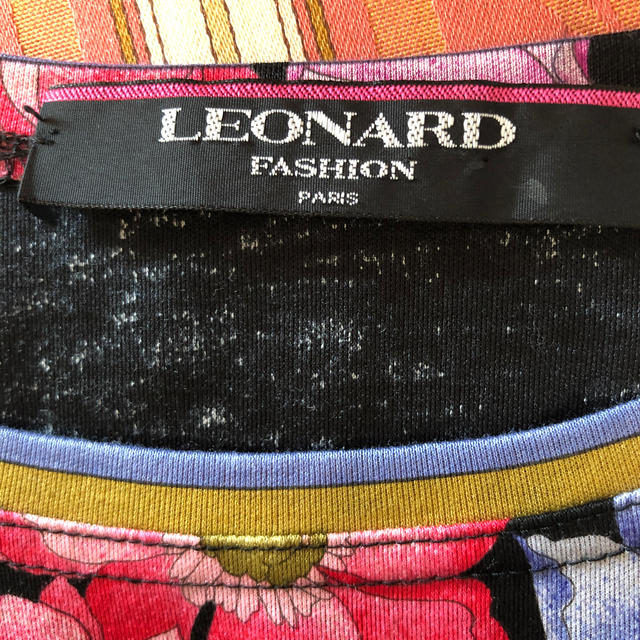 LEONARD(レオナール)の美品◆LEONARDレオナール ◆黒地花プリント　カットソーM レディースのトップス(カットソー(長袖/七分))の商品写真