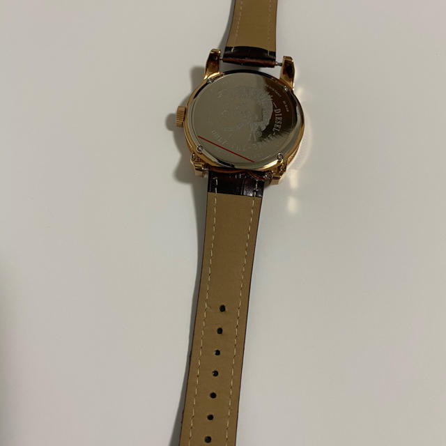 DIESEL(ディーゼル)のDIESEL腕時計・ゴールド・ホワイトシルバー値下げ　2500円→2000円 メンズの時計(腕時計(アナログ))の商品写真