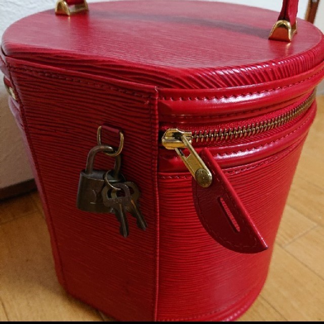 LOUIS VUITTON(ルイヴィトン)のルイ・ヴィトン　カンヌ　エピ 赤 レディースのバッグ(ハンドバッグ)の商品写真