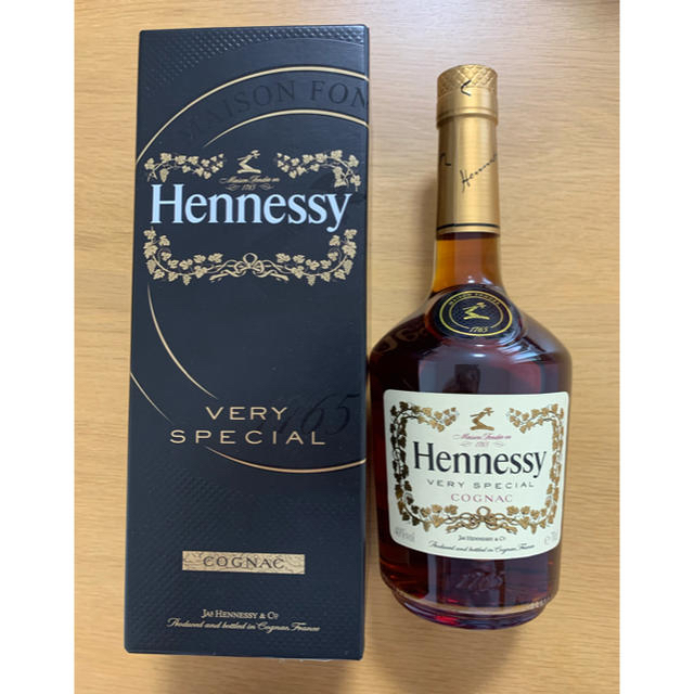 ヘネシー VS （Hennessy VERY SPECIAL） 700mlの通販 by ぷーくん's shop｜ラクマ